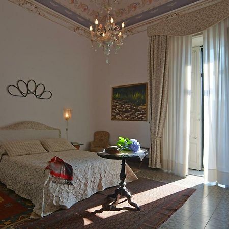 B&B Di Charme Camelie Palazzo Nicotra 里波斯托 外观 照片