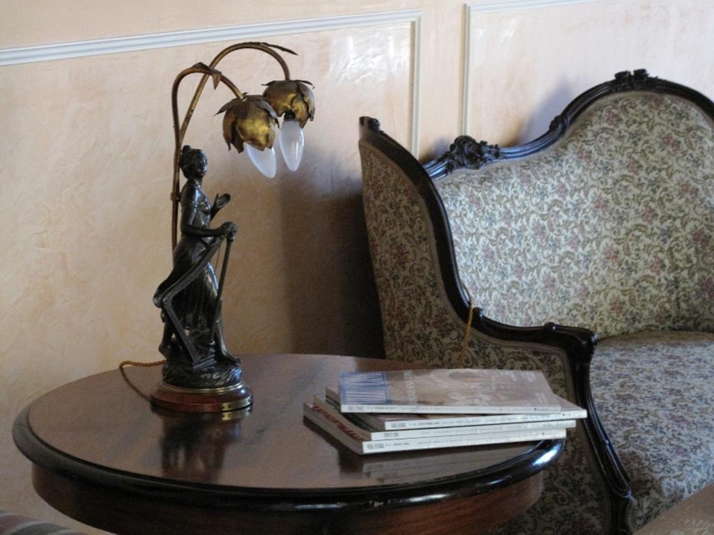 B&B Di Charme Camelie Palazzo Nicotra 里波斯托 外观 照片