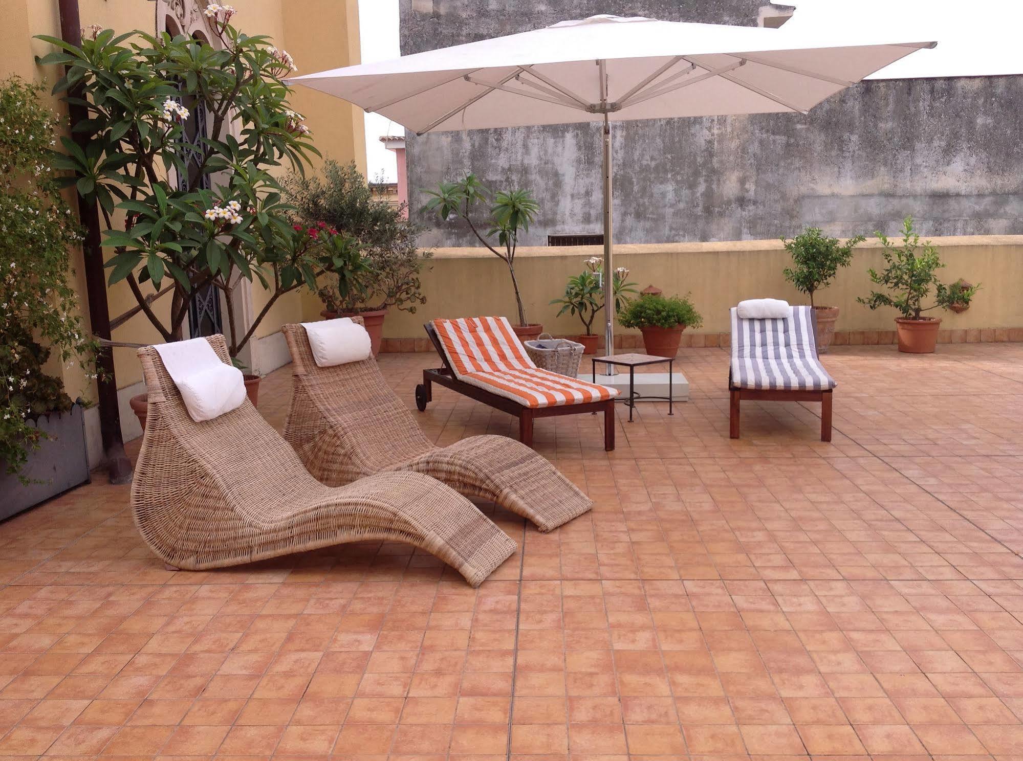 B&B Di Charme Camelie Palazzo Nicotra 里波斯托 外观 照片