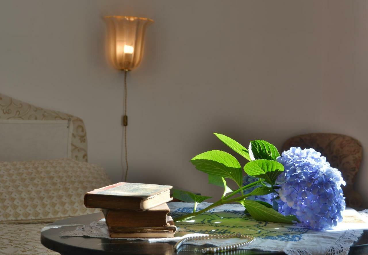 B&B Di Charme Camelie Palazzo Nicotra 里波斯托 外观 照片