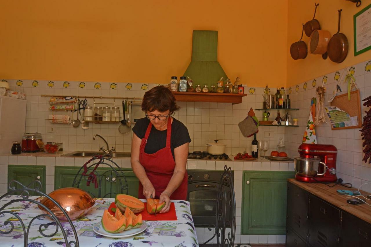 B&B Di Charme Camelie Palazzo Nicotra 里波斯托 外观 照片