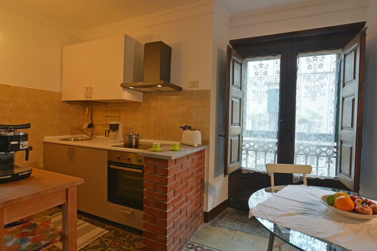 B&B Di Charme Camelie Palazzo Nicotra 里波斯托 外观 照片