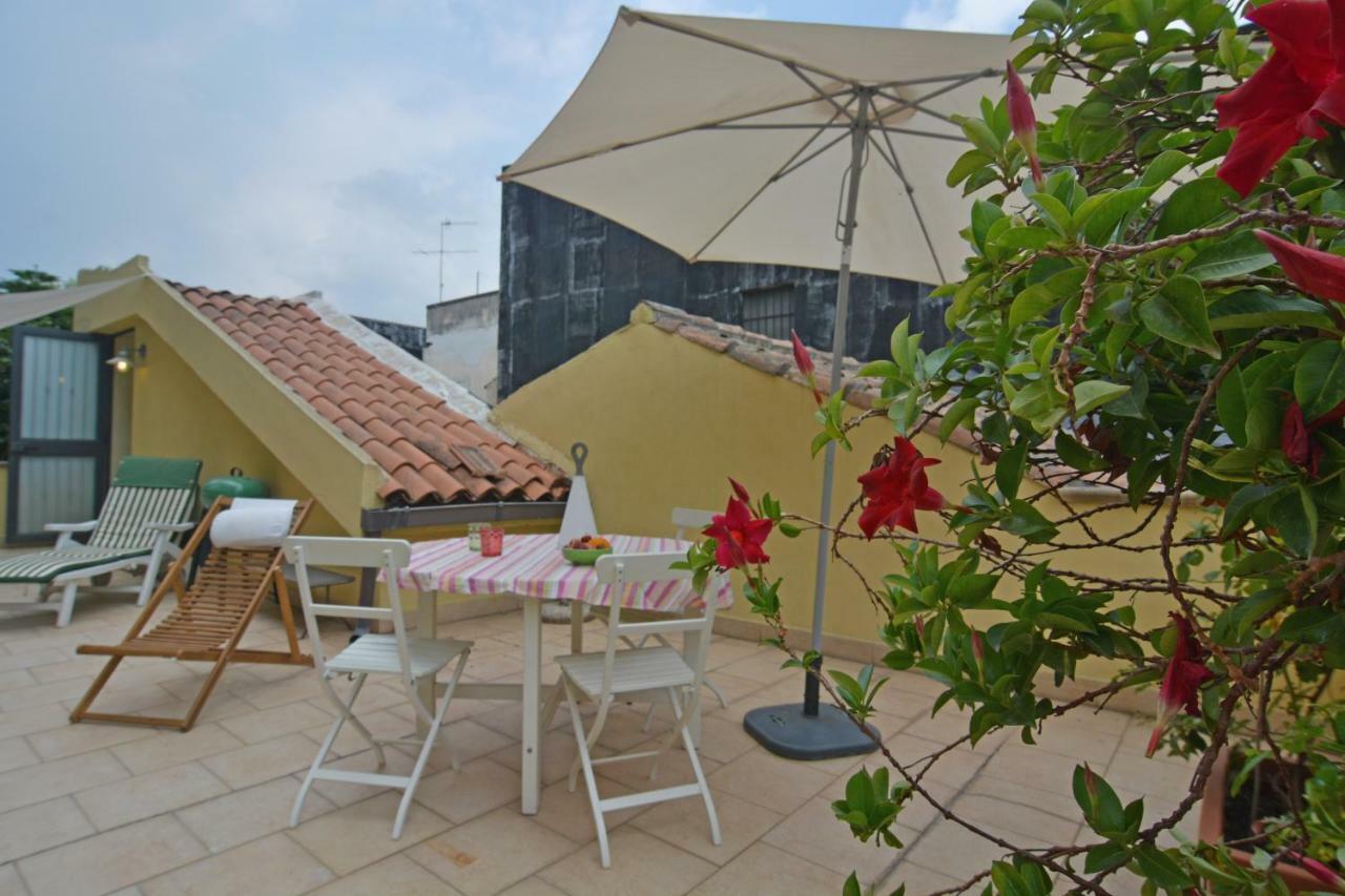 B&B Di Charme Camelie Palazzo Nicotra 里波斯托 外观 照片