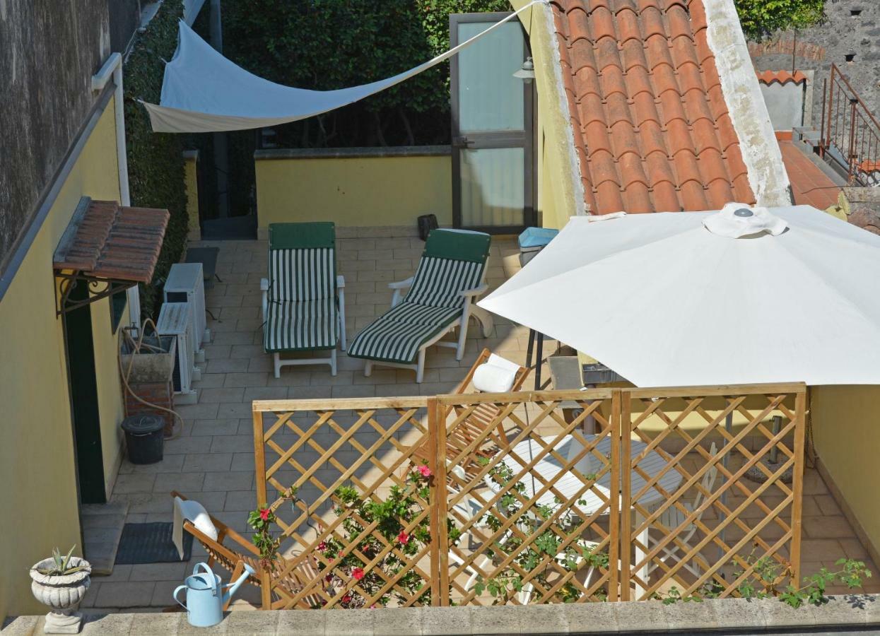 B&B Di Charme Camelie Palazzo Nicotra 里波斯托 外观 照片