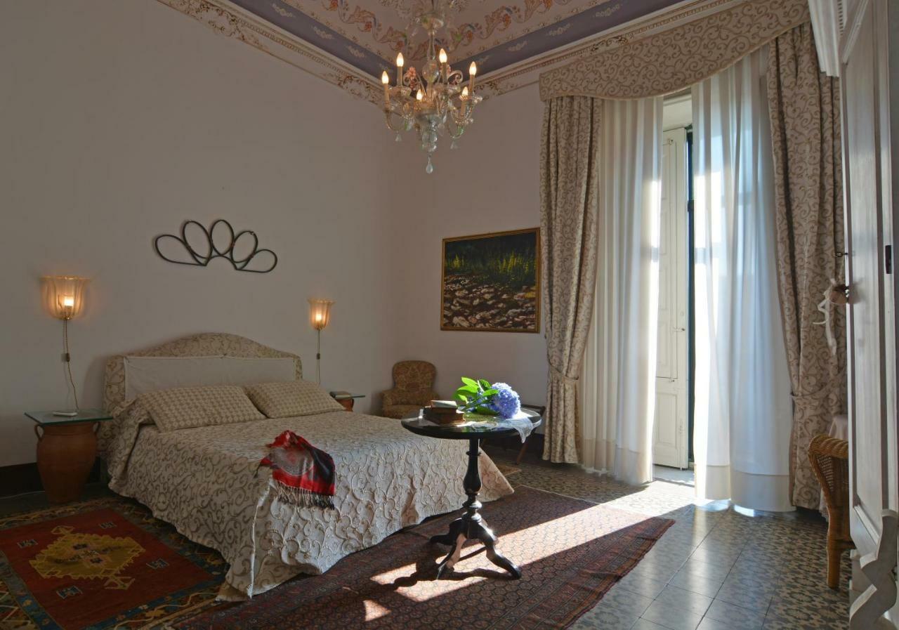 B&B Di Charme Camelie Palazzo Nicotra 里波斯托 外观 照片