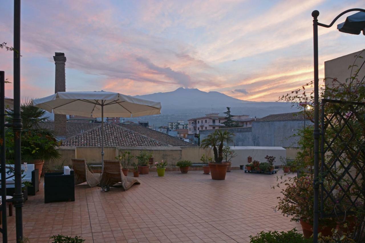 B&B Di Charme Camelie Palazzo Nicotra 里波斯托 外观 照片