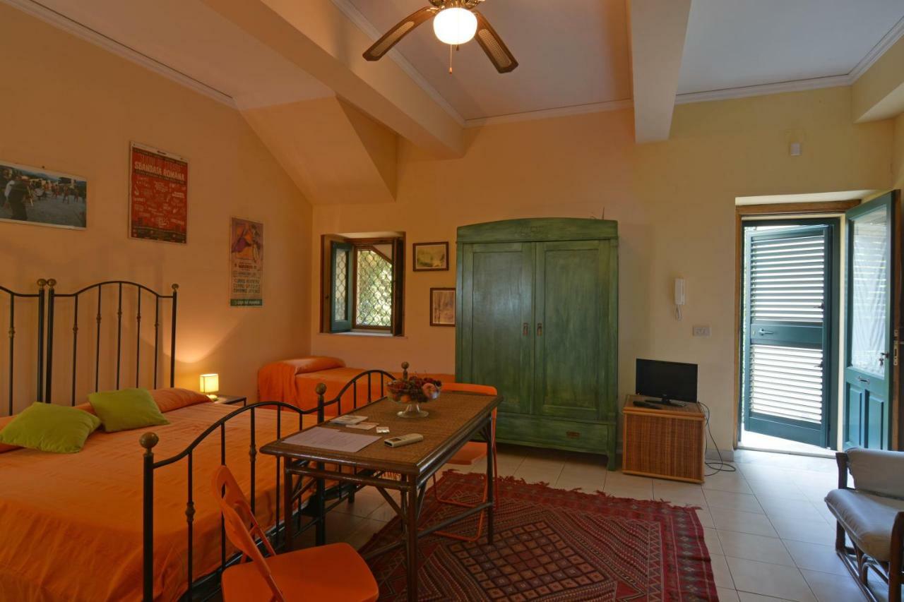 B&B Di Charme Camelie Palazzo Nicotra 里波斯托 外观 照片