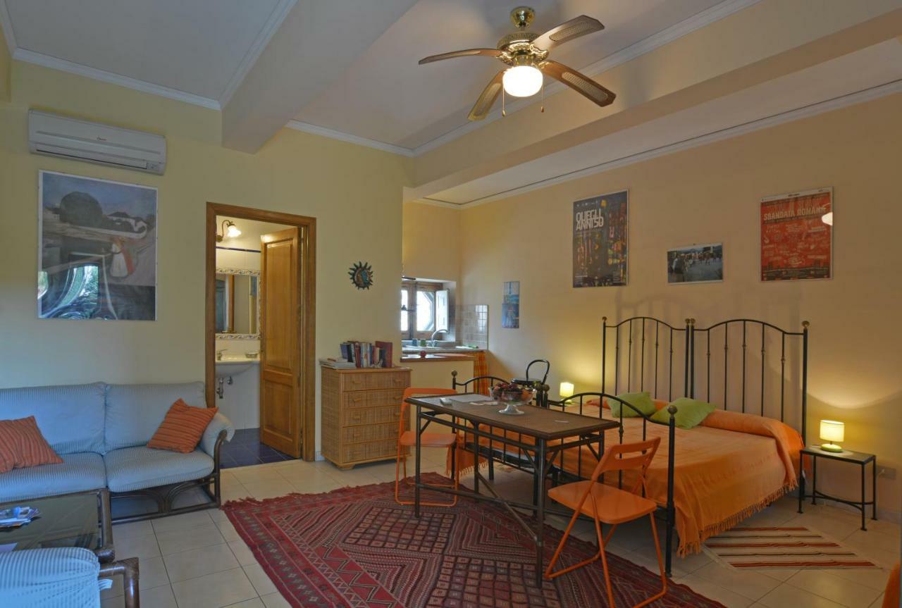 B&B Di Charme Camelie Palazzo Nicotra 里波斯托 外观 照片