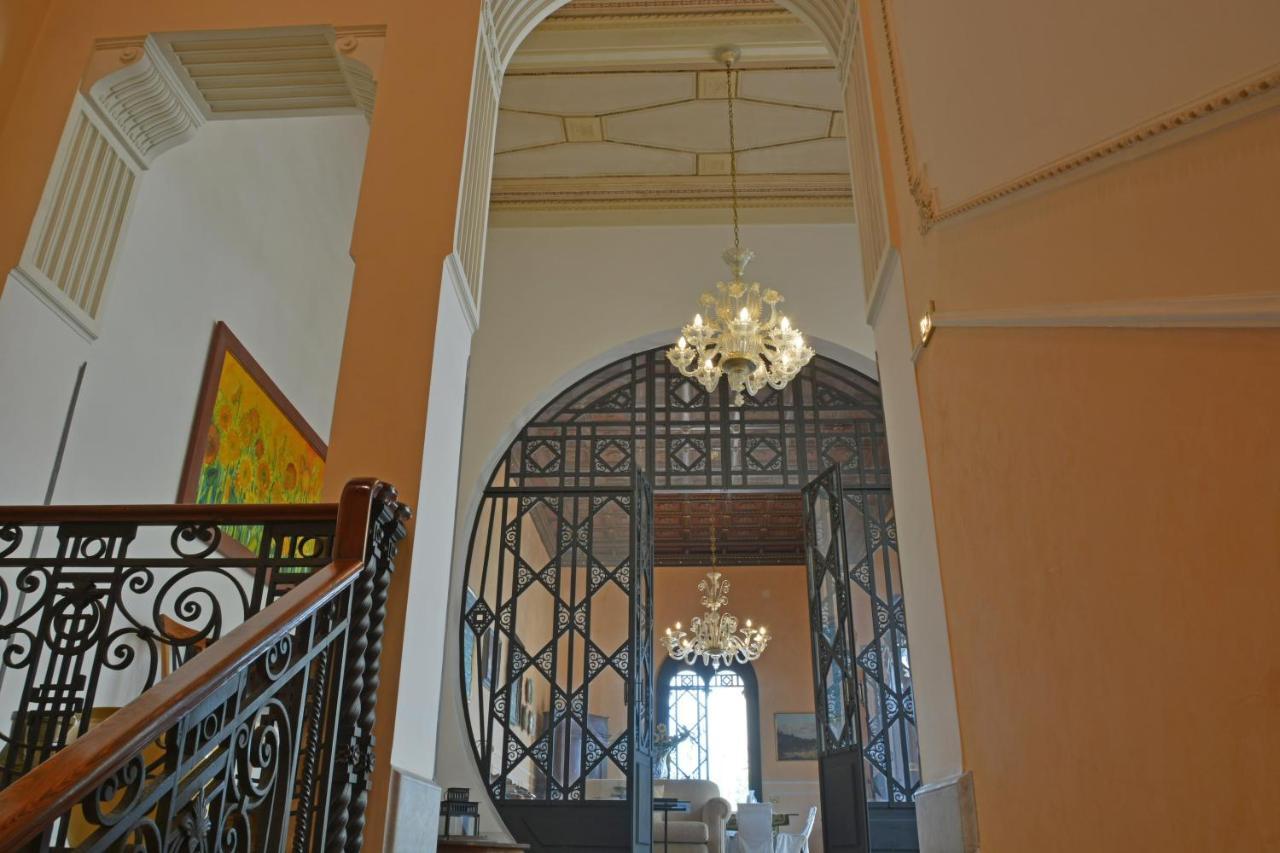 B&B Di Charme Camelie Palazzo Nicotra 里波斯托 外观 照片